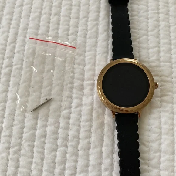 Kate Spade Scallop Smartwatch